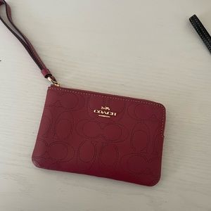 Corner Zip Wristlet In Signature Leather